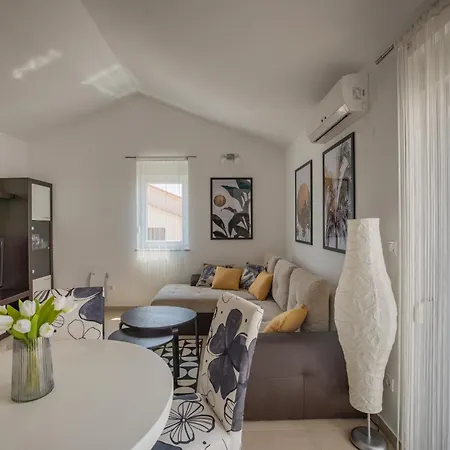 Chill 4 Real Sea View